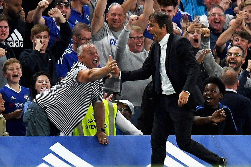 Antonio Conte celebrating with club fans