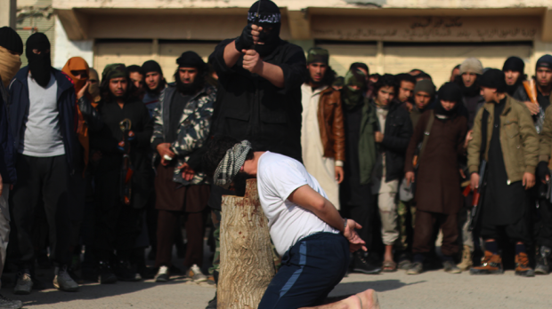 ISIS publicly beheads young man on charges of supporting Kurdish YPG forces in Syria