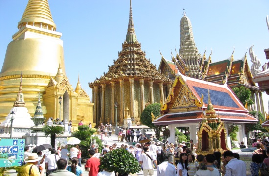 10 blasts kill 4 in 5 tourist sites across Thailand