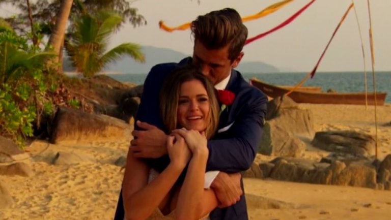 ABCJoJo Fletcher and Jordan Rodgers at The Bachelorette finale