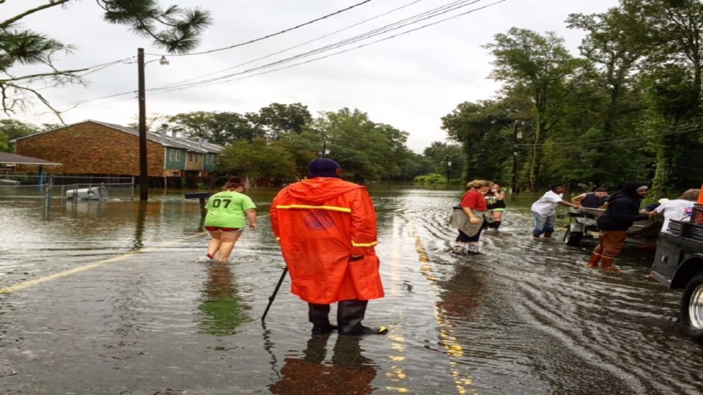 Neighbors help save those stranded by flood waters in Baton Rouge