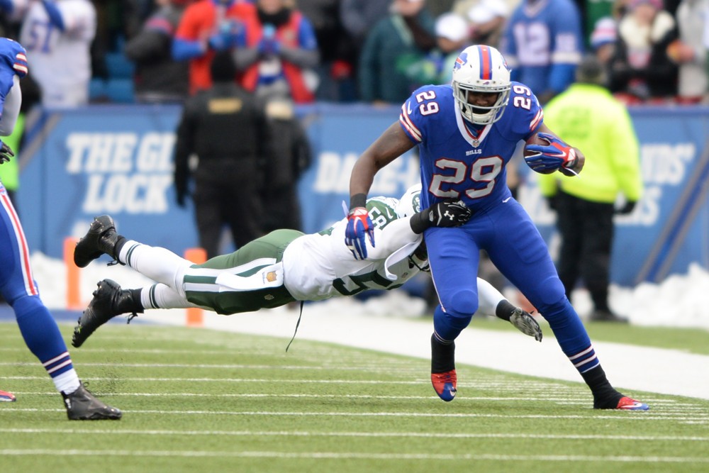 03 January 2016 Buffalo Bills Running Back Karlos Williams  breaks free of New York Jets Linebacker Erin Henderson  during the NFL Football game between the New York Jets and Buffalo Bills on Sunday