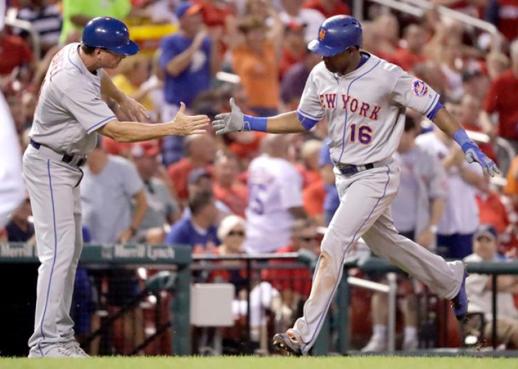 Alejandro De Aza rounds the bases after hitting a three-run home run in the fifth inning