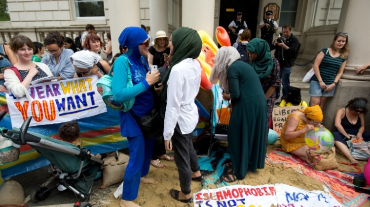 Demonstration in front of the French Embassy in London against the burkini ban