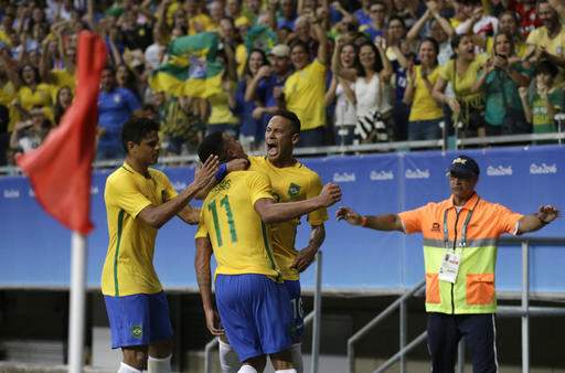 Brazil coach defends Neymar ahead of decisive Denmark game