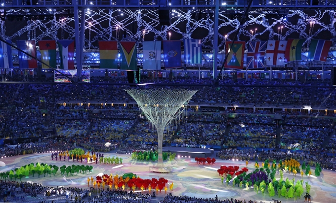 Artists perform as fireworks go off during the closing ceremony of the Rio 2016 Olympic Games at the Maracana Stadium in Rio de Janeiro. — EPA  VNS