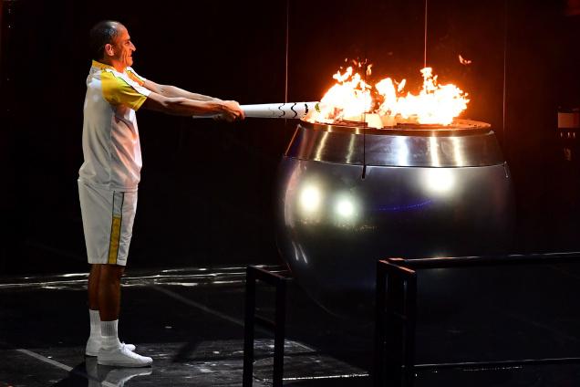 WITH PRIDE Former Brazilian athlete Vanderlei Cordeiro lights the Olympic cauldron at Maracana Stadium in Rio de Janeiro on Friday. Right Flagbearer Abhinav Bindra leads the Indian contingent during the opening ceremony