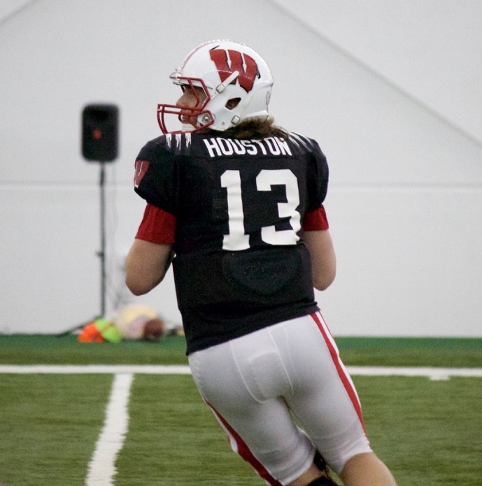 Wisconsin tabs senior Bart Houston as starting quarterback