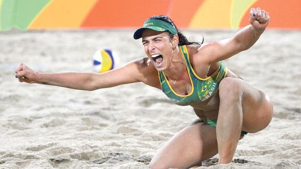 Agatha Bednarczuk celebrates after Brazil eliminated the US from the beachvolley tournament