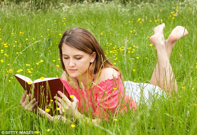 Book readers lived an average of two years longer than those who did not read at all ¿ with just half an hour a day lengthening life a study has found