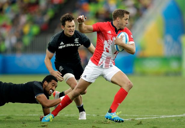 Britain's Mark Robertson right is challenged by New Zealand's Sione Molia left and teammate Lewis Ormond