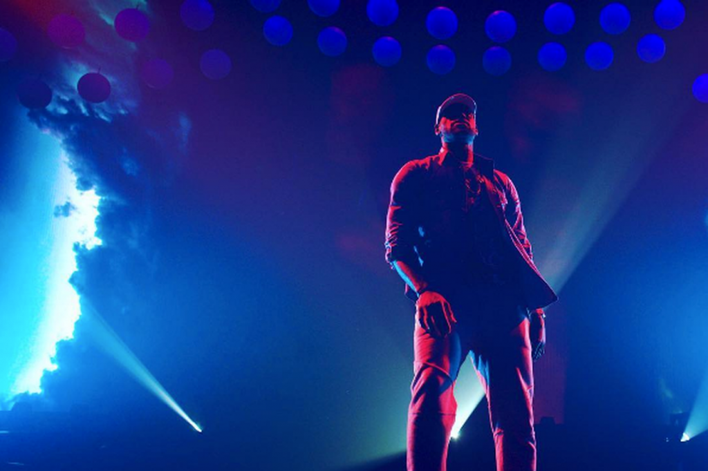 Cavaliers forward Le Bron James on stage at Drake’s ‘Summer Sixteen’ Tour in Columbus.- Instagram @champagnepapi