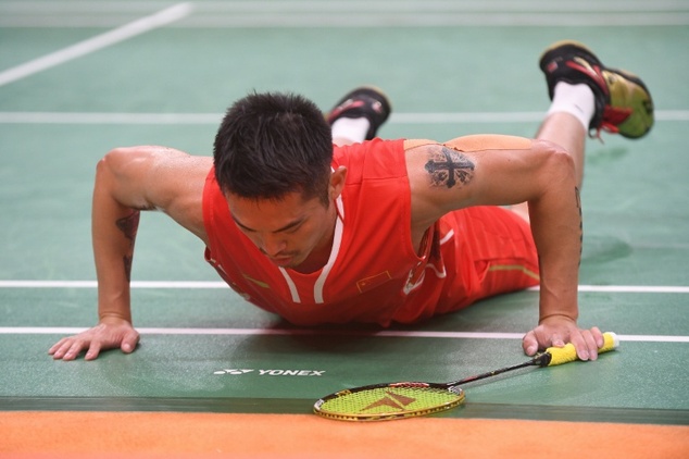 China's Lin Dan falls during the match against Denmark's Viktor Axelsen at the Rio 2016 Olympic Games