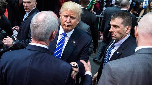 Republican presidential candidate Donald Trump with secret service men