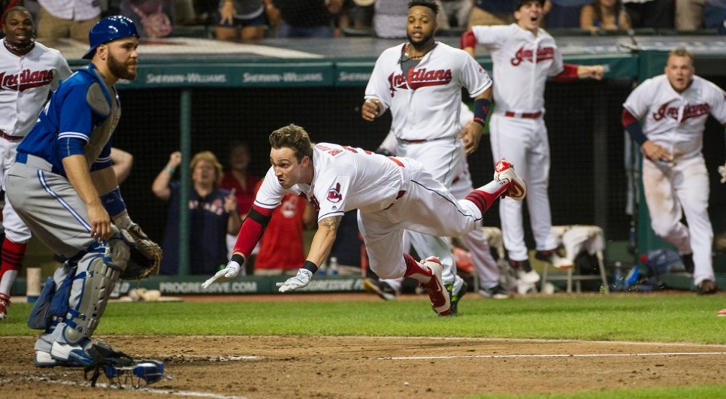 Boston Red Sox half game behind Blue Jays who lose on Tyler Naquin walkoff, inside-the-park homer (VIDEO)