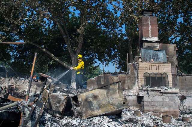 Flames chase 1200 people from homes in Northern California