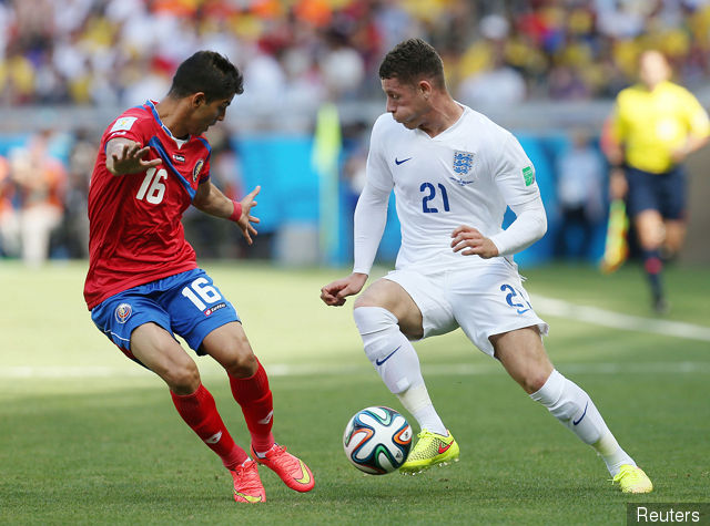 Costa Rica'a Cristian Gamboa and England's Ross Barkley in action