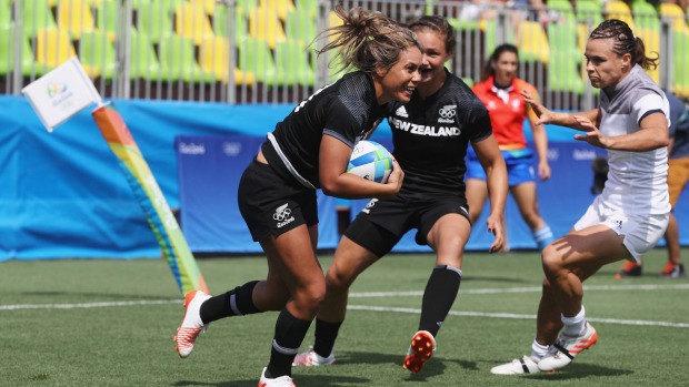 Huriana Manuel celebrates her try in New Zealand's 26-7 victory over France to top Pool B