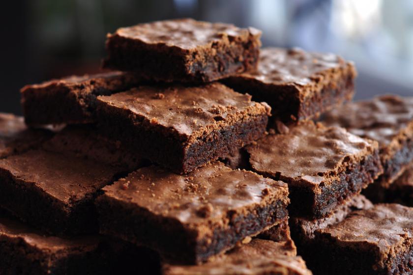 Dad accidentally eats pot brownies, calls cat names