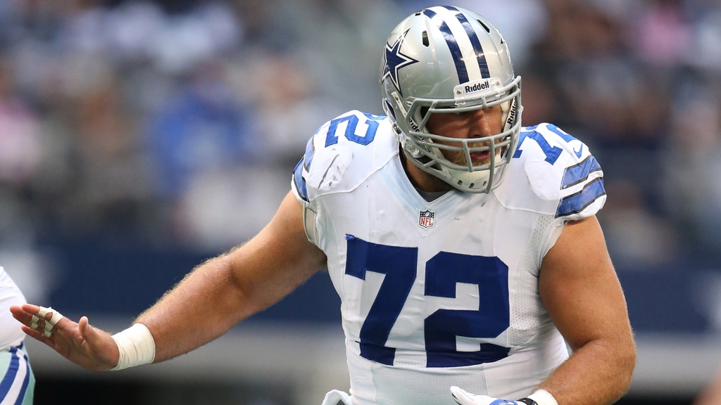 Dallas Cowboys center Travis Frederick in action against the Minnesota Vikings at AT&T Stadium.

Matthew Emmons  USA TODAY Sports