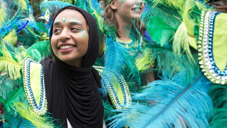 More than 100 arrested dozens hurt at Notting Hill Carnival