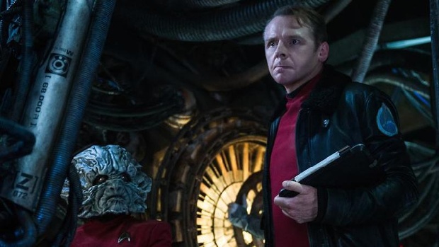 Deep Roy and Simon Pegg in Star Trek Beyond