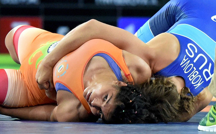 India's Sakshi Malik fights against Valeria Koblova of Russia during the quarterfinal match of Women's freestyle 58 kg at Summer Olympics 2016 in Rio de Janeiro Brazil Aug. 17