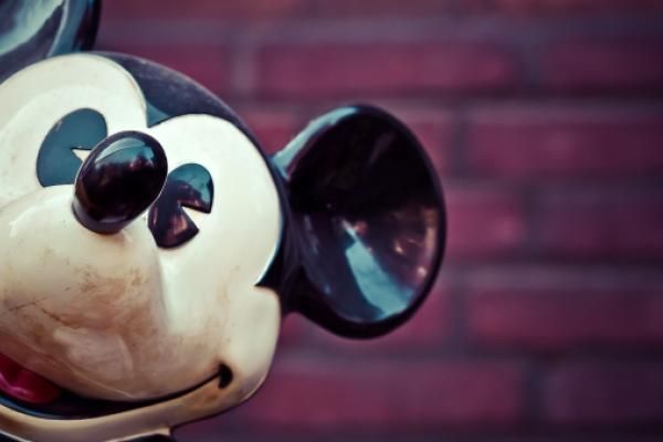 Momentum Stocks: Walt Disney Company (NYSE:DIS), Vantiv, Inc. (NYSE:VNTV)