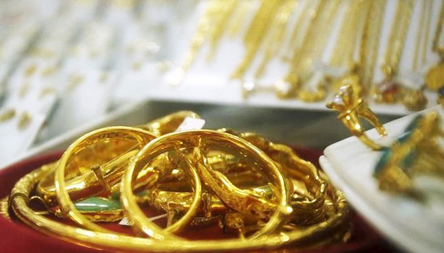 Gold rises for second day as US rate hike expectations cool