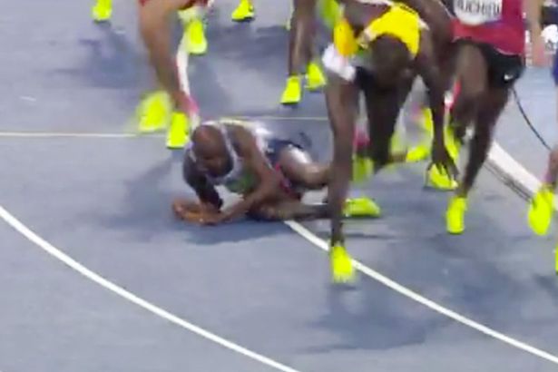 Mo-Farah-falls-during-the-mens-10000m-final