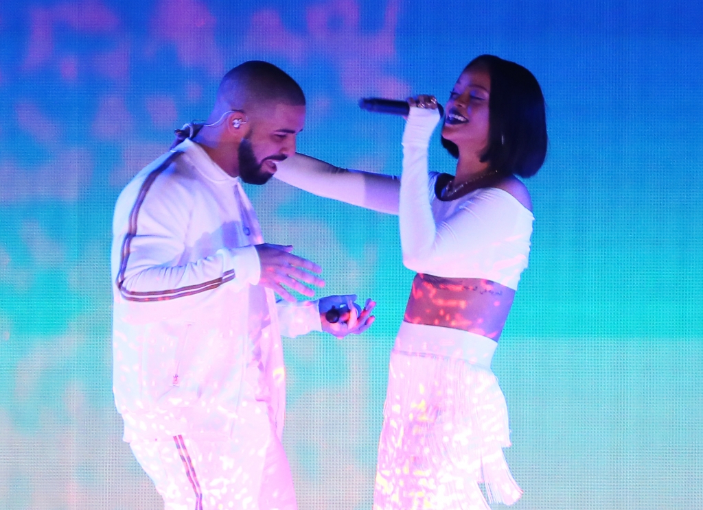 Drake surprises Rihanna with a massive billboard ahead of MTV Video Music Awards