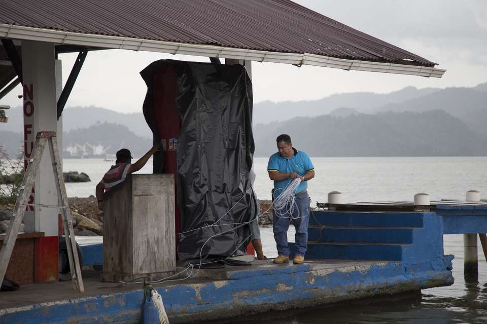 Hurricane Earl aims for Belize threatens rains and floods