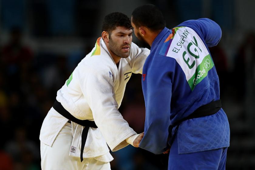 Egyptian judo competitor refuses to shake hands with Israeli foe after losing at Rio Olympics