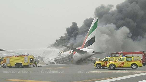 Passengers flee Emirates jet after Dubai crash-landing