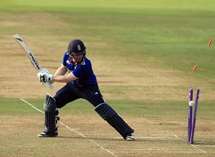 England beat Pakistan by 4 wickets in 2nd ODI