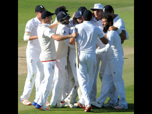 England team celebrate together after Moeen Ali with beard right caught and bowled Pakistan's Sohail Khan for England to beat Pakistan by 141 runs during day five of the 3rd Test