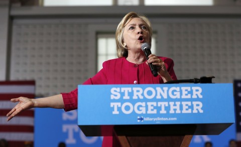 Email scandal continues to bedevil Clinton's campaign