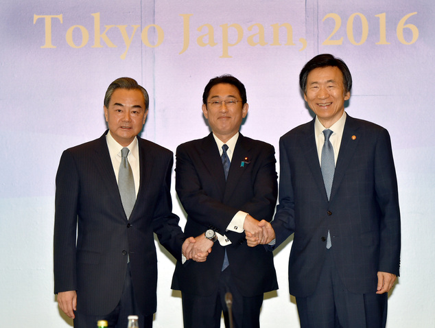 Japanese Foreign Minister Fumio Kishida center Chinese Foreign Minister Wang Yi left and South Korean Foreign Minister Yun Byung-se pose for the