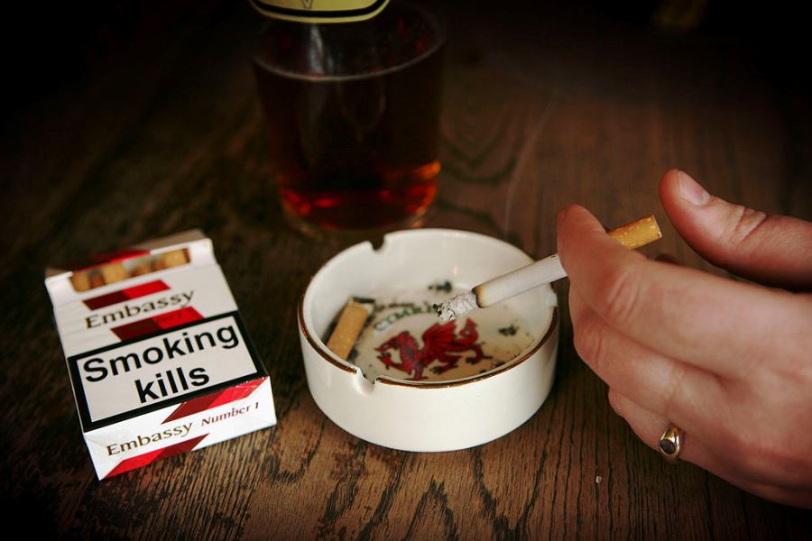 Trying to quit smoking? Try moving further away from the tobacconist