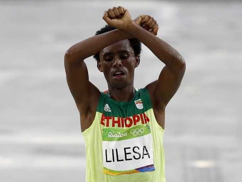 Ethiopian Feyisa Lilesa 2408