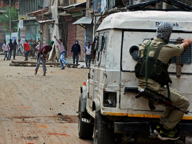 Clash between protesters and security officials in Srinagar Kashmir