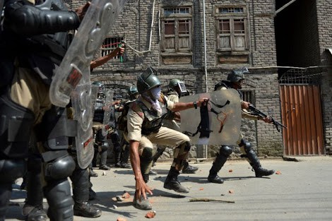 All roads leading to Eidgah closed to foil “ Azadi March” in Srinagar