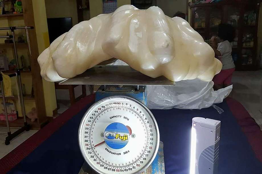 23 2016 by the Puerto Princessa Tourism Office shows a 34-kilogramme pearl on a weighing scale in Puerto Princesa City in southern island of Palawan. A poor Philippine fisherman found what is thou