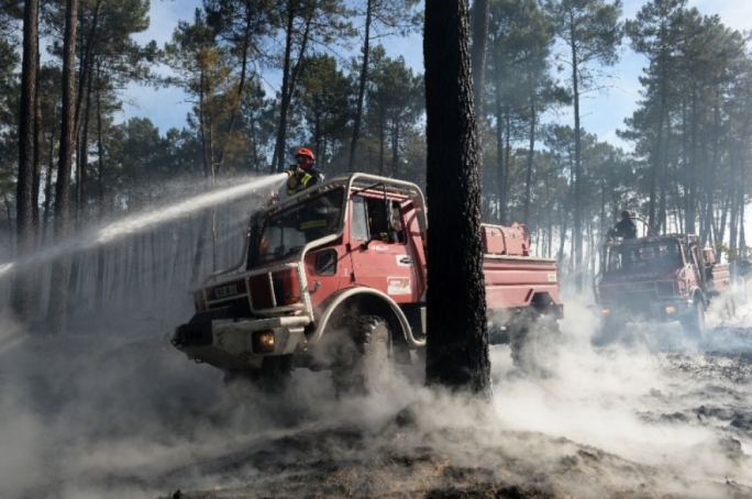 Firefighters contain wildfire in southern France