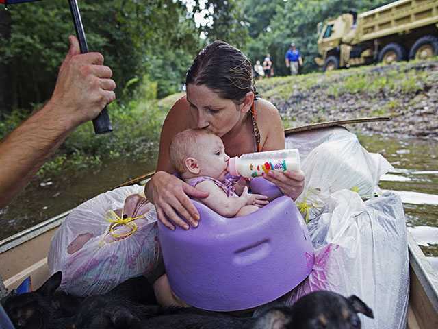 Thousands hunker down after Louisiana floods