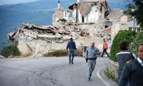 4 dead as strong quake hits central Italy, brings down buildings