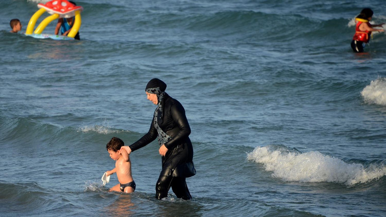 Top French court to rule on legality of burkini bans