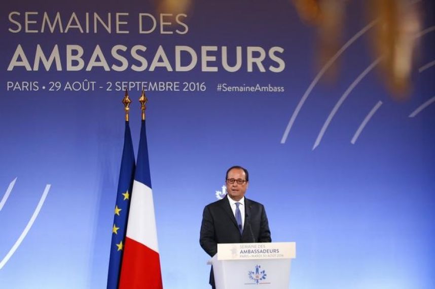 Hollande Tells U.K. Market Access Depends on Free Labor Movement