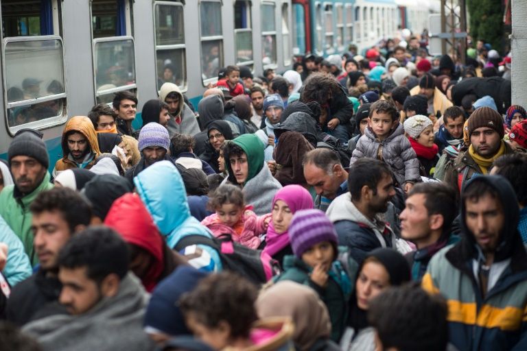 Germany expects 300,000 asylum seekers this year