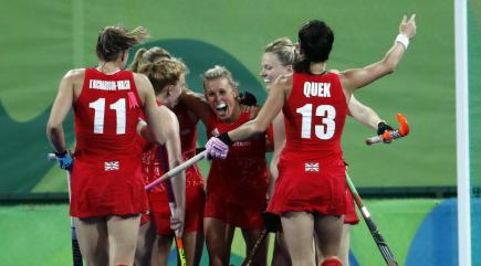 Late goals put Great Britain top of hockey group